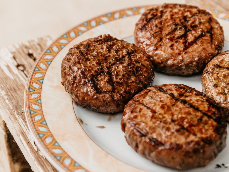 hamburguesa de ternera hecha a la parrilla